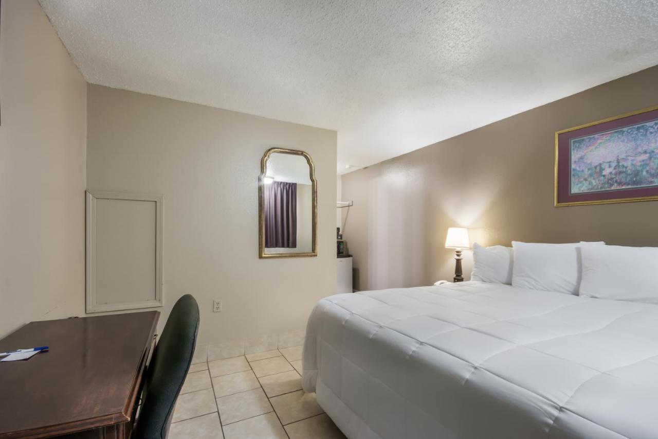 Americas Best Value Inn Woodward At 8Th St Exterior foto