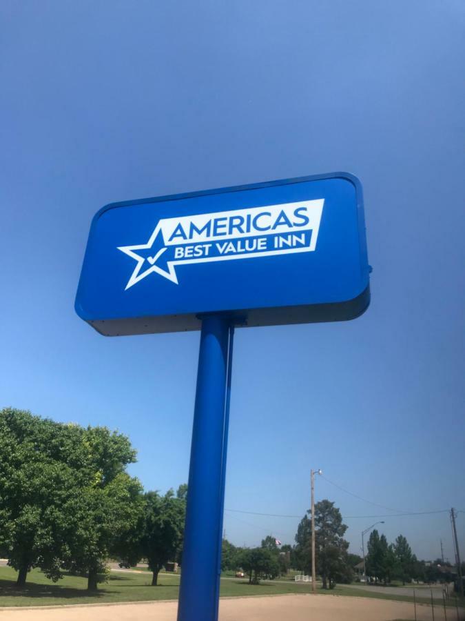 Americas Best Value Inn Woodward At 8Th St Exterior foto